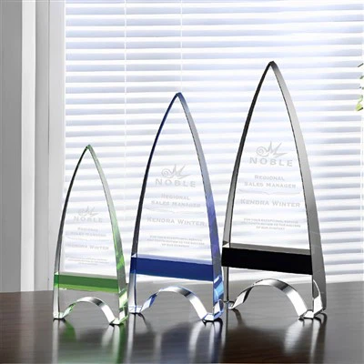 பொறிக்கப்பட்ட கிரிஸ்டல் டிராபி